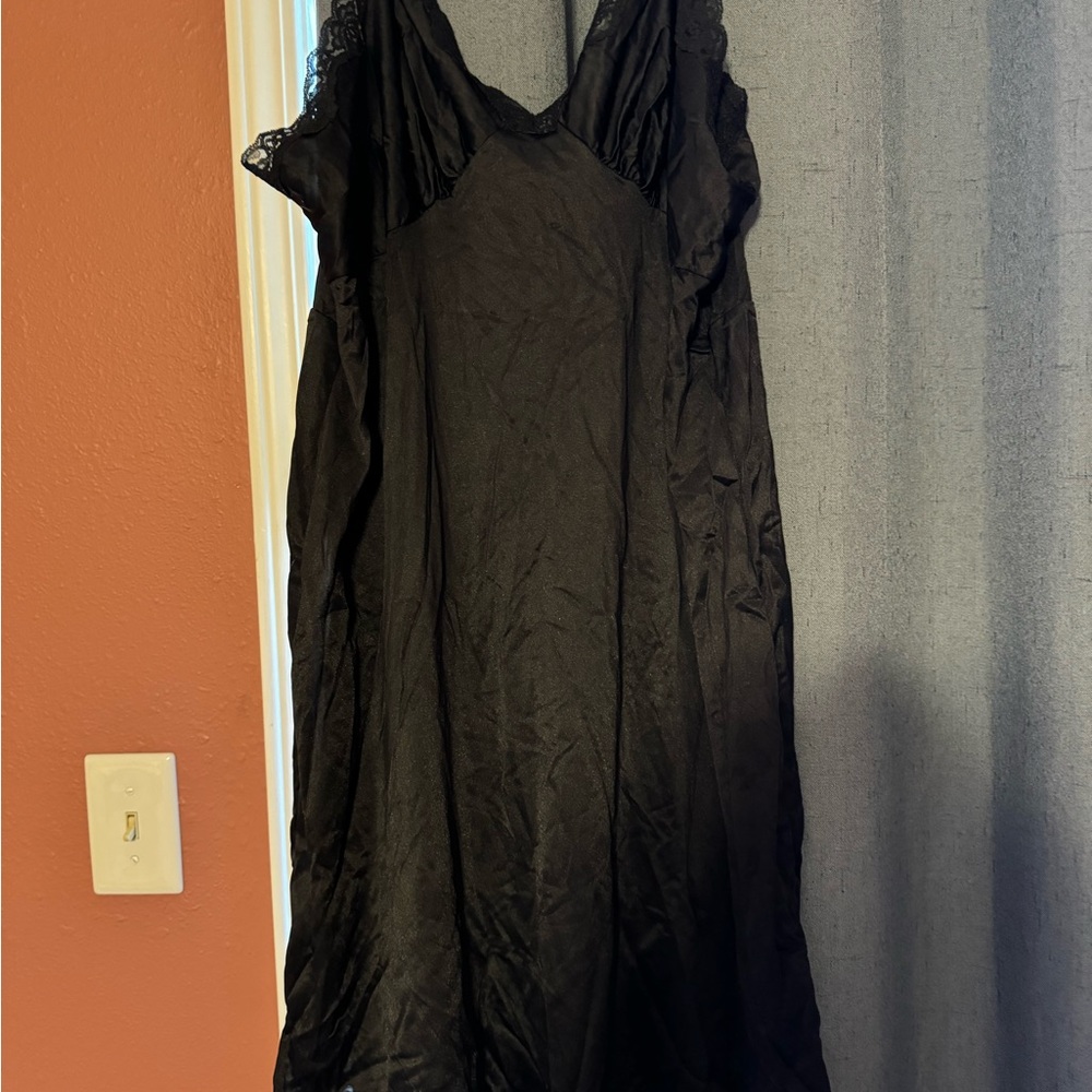 STUNNING VINTAGE BLACK SILK SLIP DRESS NIGHTWEAR ππππβ€οΈ - Picture 2 of 8